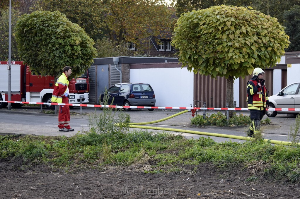 Feuer 2 Vollbrand Reihenhaus Roggendorf Berrischstr P086.JPG - Miklos Laubert